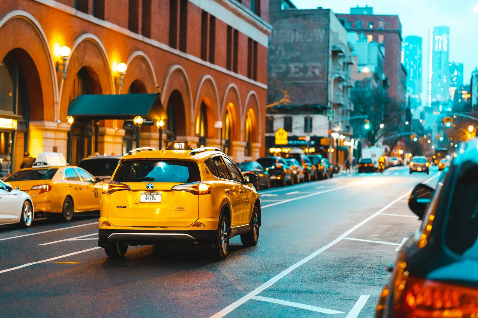 how much to tip a taxi driver in NYC