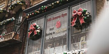 when does New York City decorate for Christmas