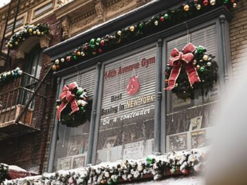 when does New York City decorate for Christmas