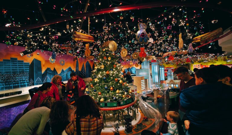 Grand Central Holiday Fair: Indoor Christmas Magic in Midtown