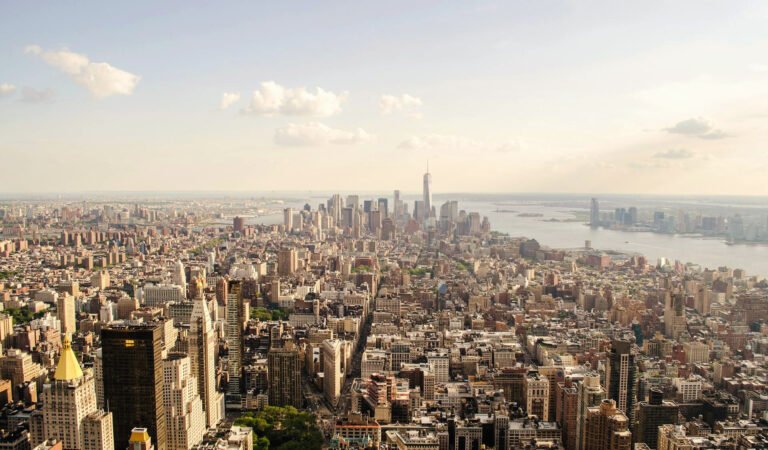 Cheapest Way from JFK to Manhattan in 2026 – Subway, Train, or Car?