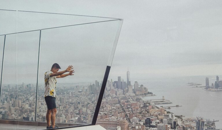 Best Time to Visit Edge NYC: Avoid Crowds, Catch Sunset, Save Money